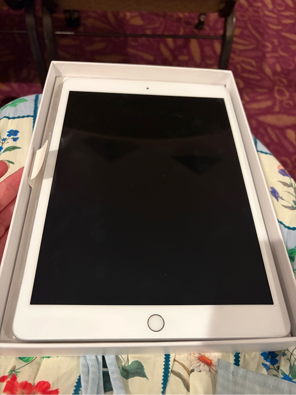 Apple iPad Tablet in White with Silver Home Button